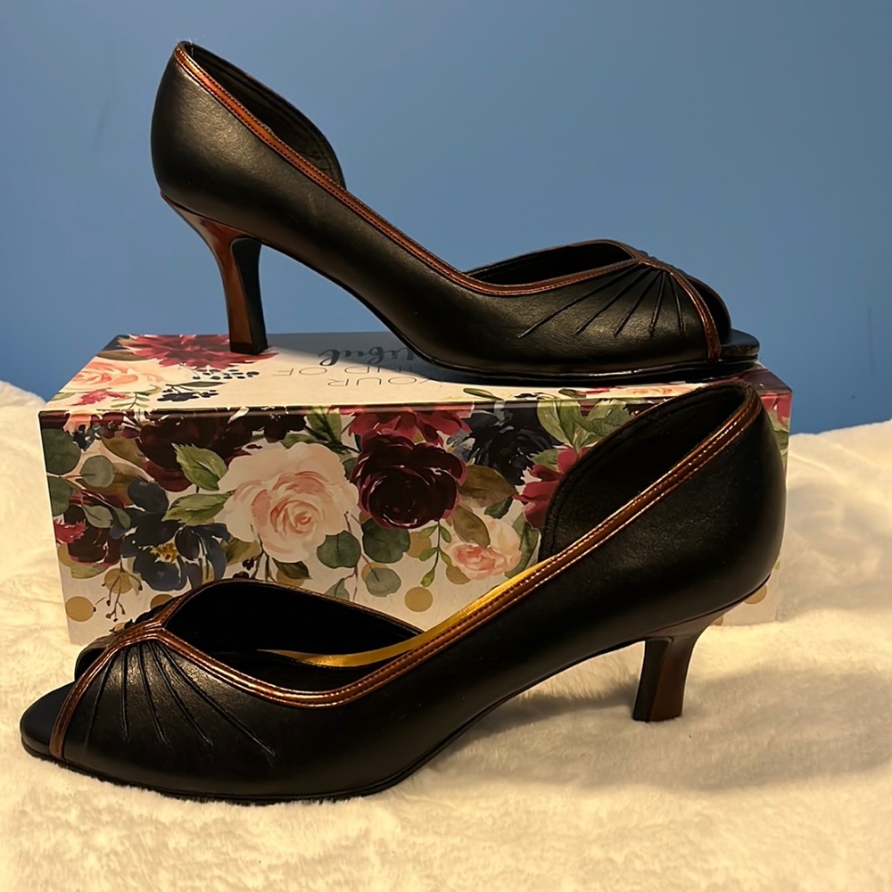 🏖️ Soft Style by Hush Puppies, Open-toe pumps, Size 11 M.
